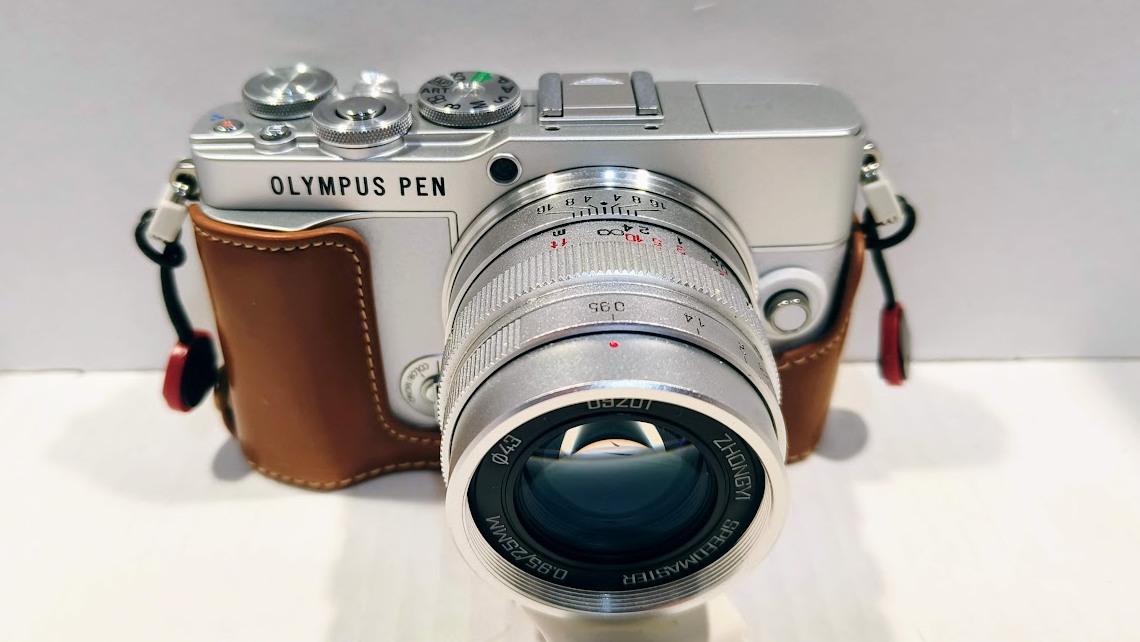 Mitakon Speedmaster 25mm F0.95